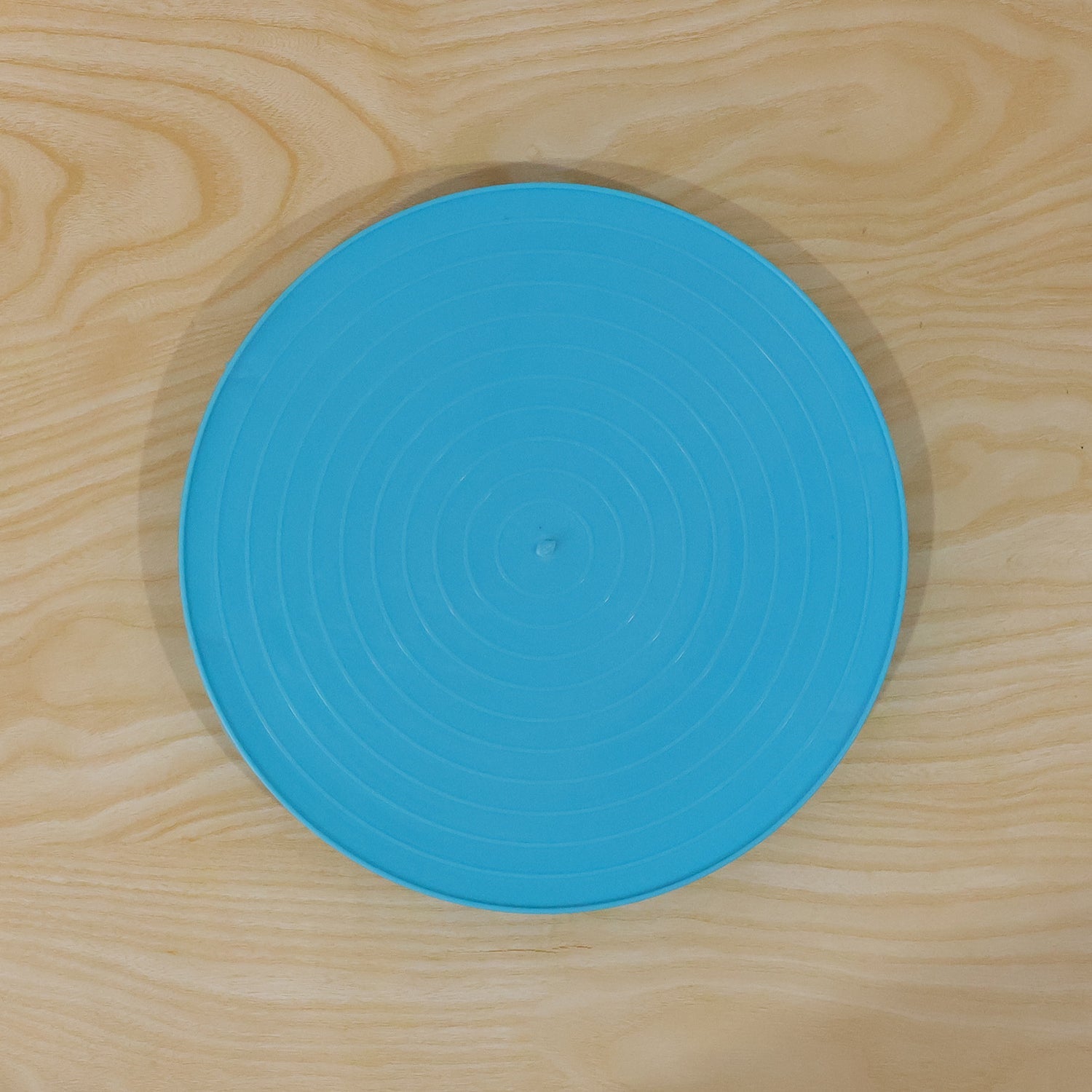 Top view of non-slip plastic serving tray for microwave