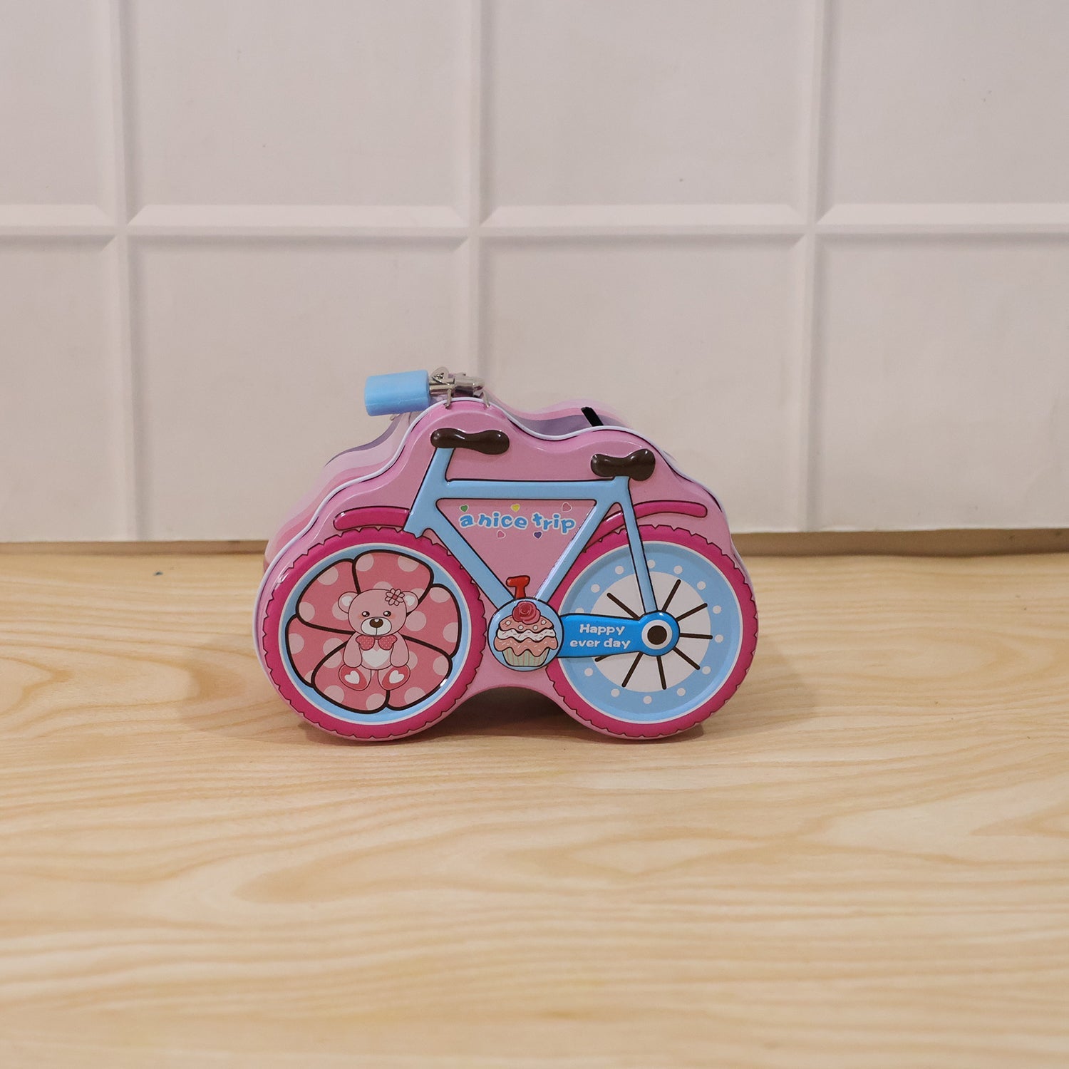 Secure coin bank with lock for childrenÕs savings