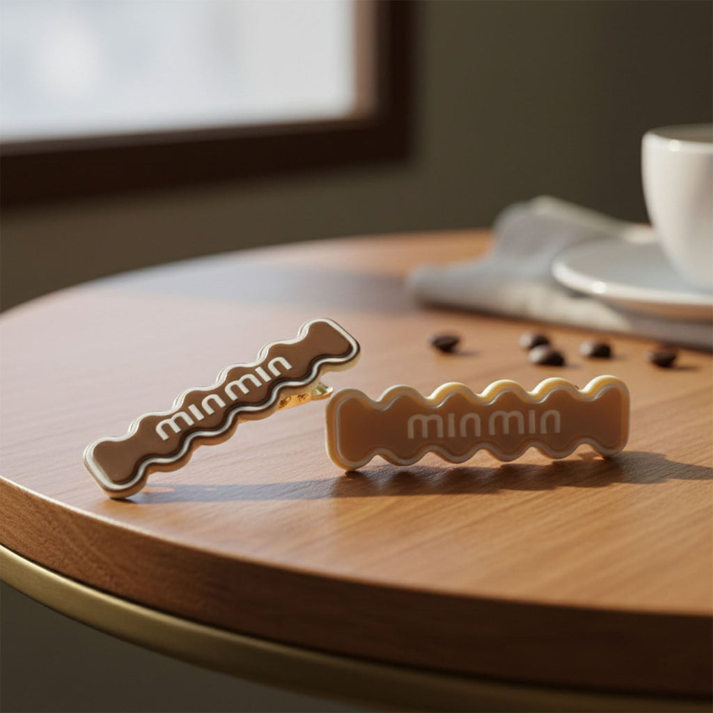 Single lightweight wavy hair clip for comfortable all-day wear
