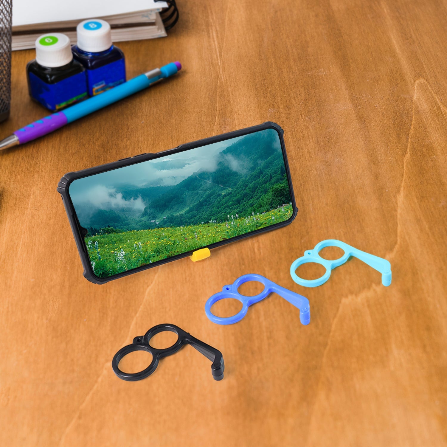 Universal design hand holder phone stand made of durable plastic