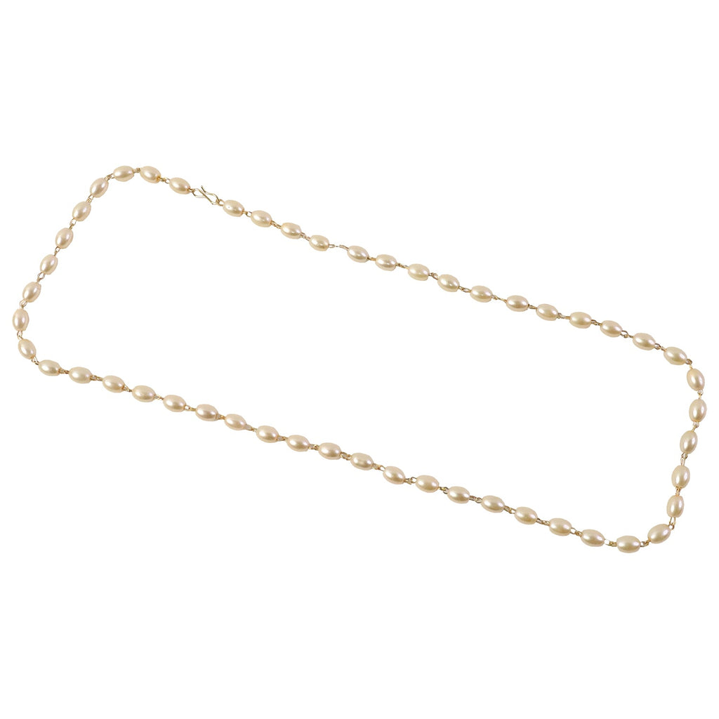 Stylish pearl necklace with fine golden chain detailing