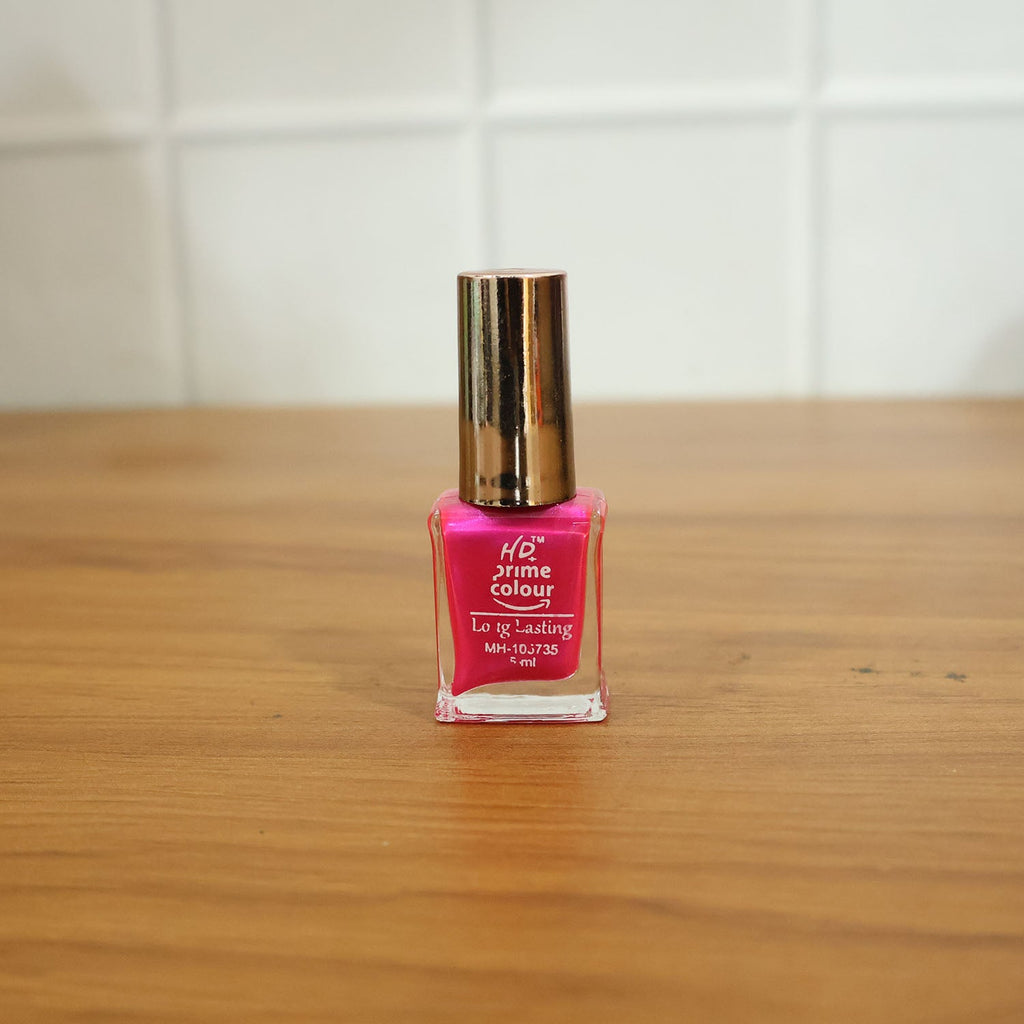 Glossy nail colour enhancing nail beauty for women
