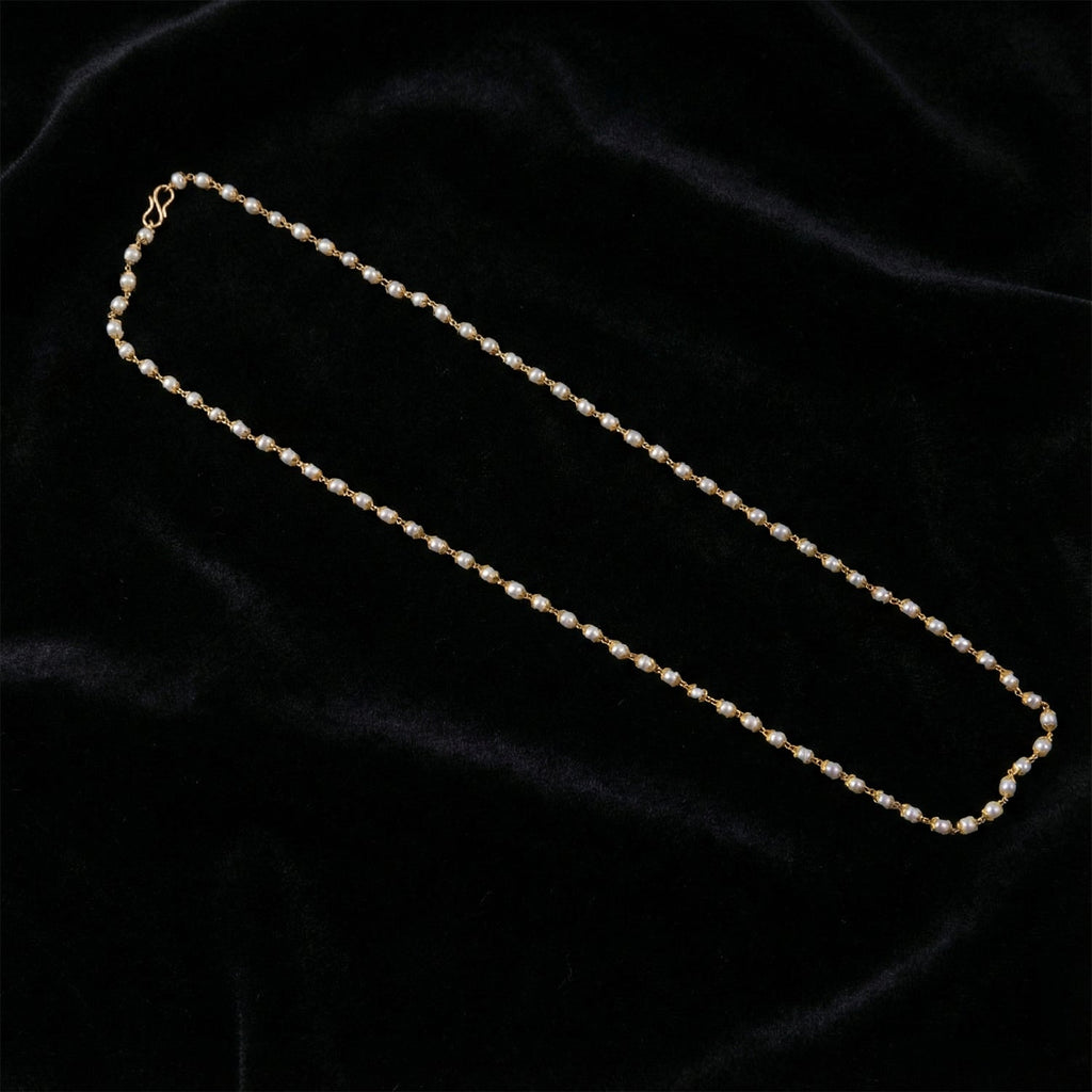 Decorative pearl statement necklace with lightweight gold chain