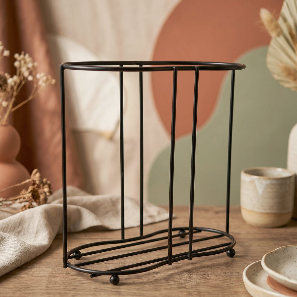 Cleanable metallic cup storage rack ideal for cafes and offices