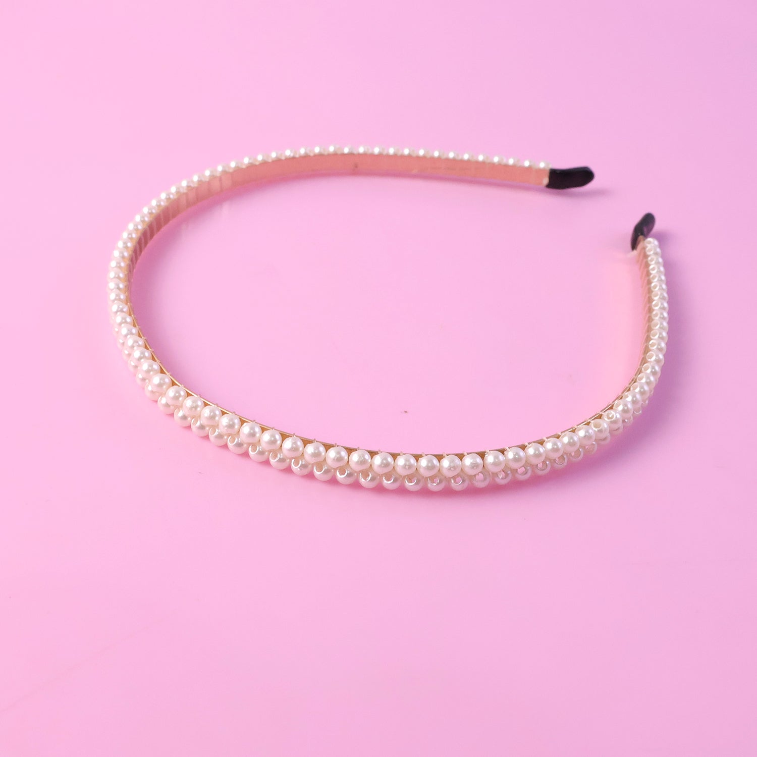 Lightweight fashionable pearl hairband, easily portable