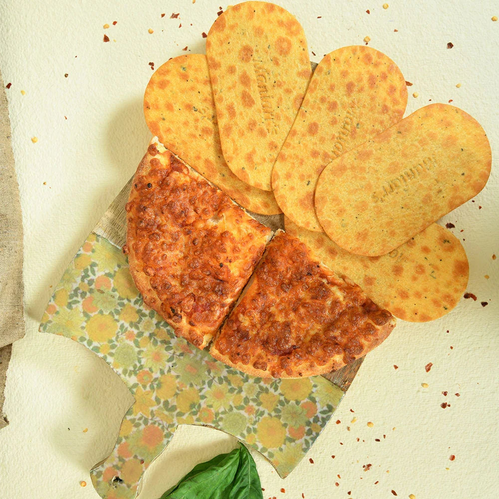 Packaged Maniarr's Pizza Mini Slim Bites with clear pizza flavour branding and nutritional info.