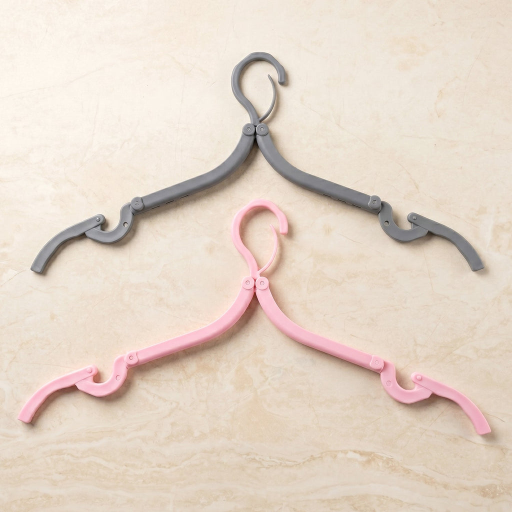 Skid-proof foldable hanger preventing clothes from slipping off