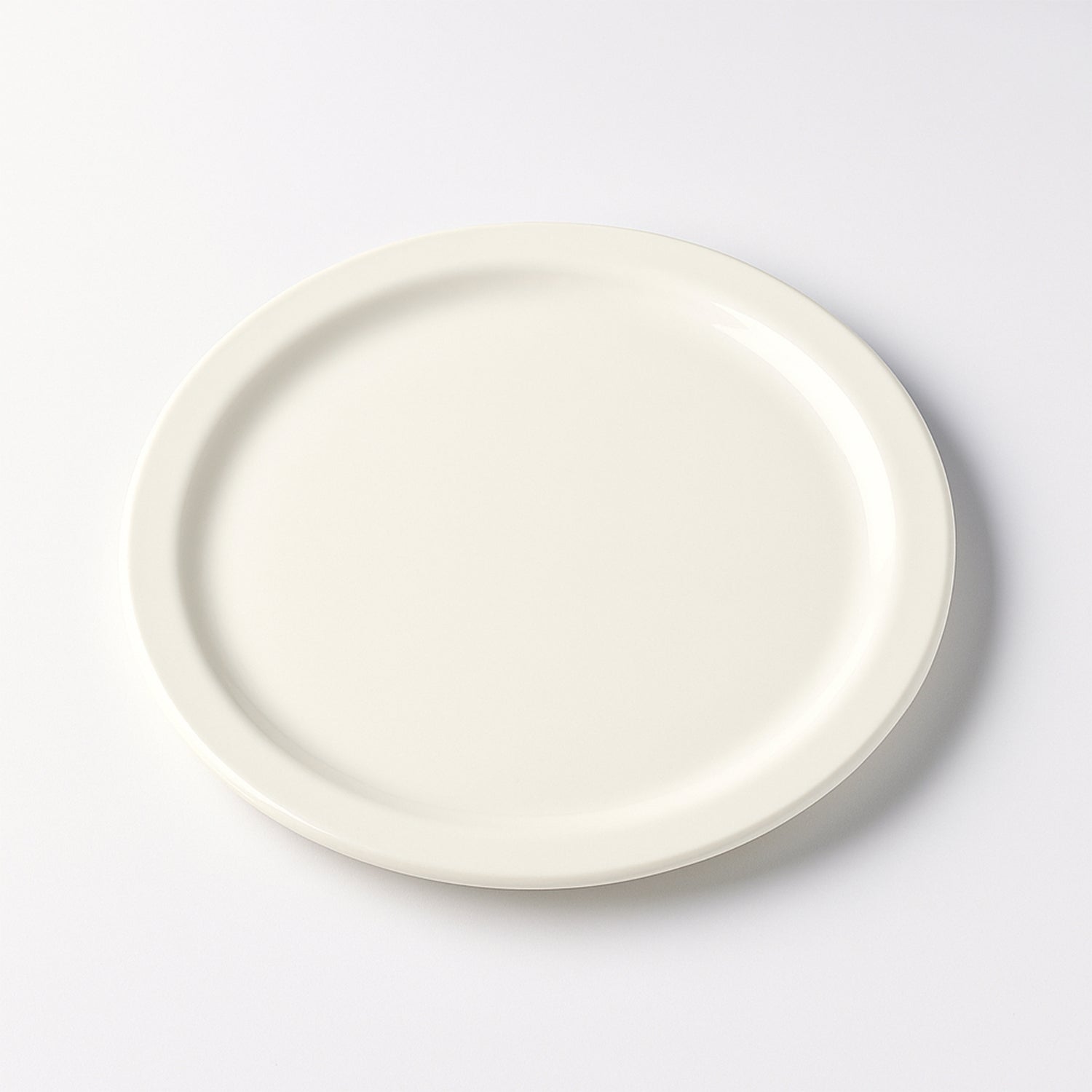 Multi-purpose round serving plate suitable for casual and festive occasions