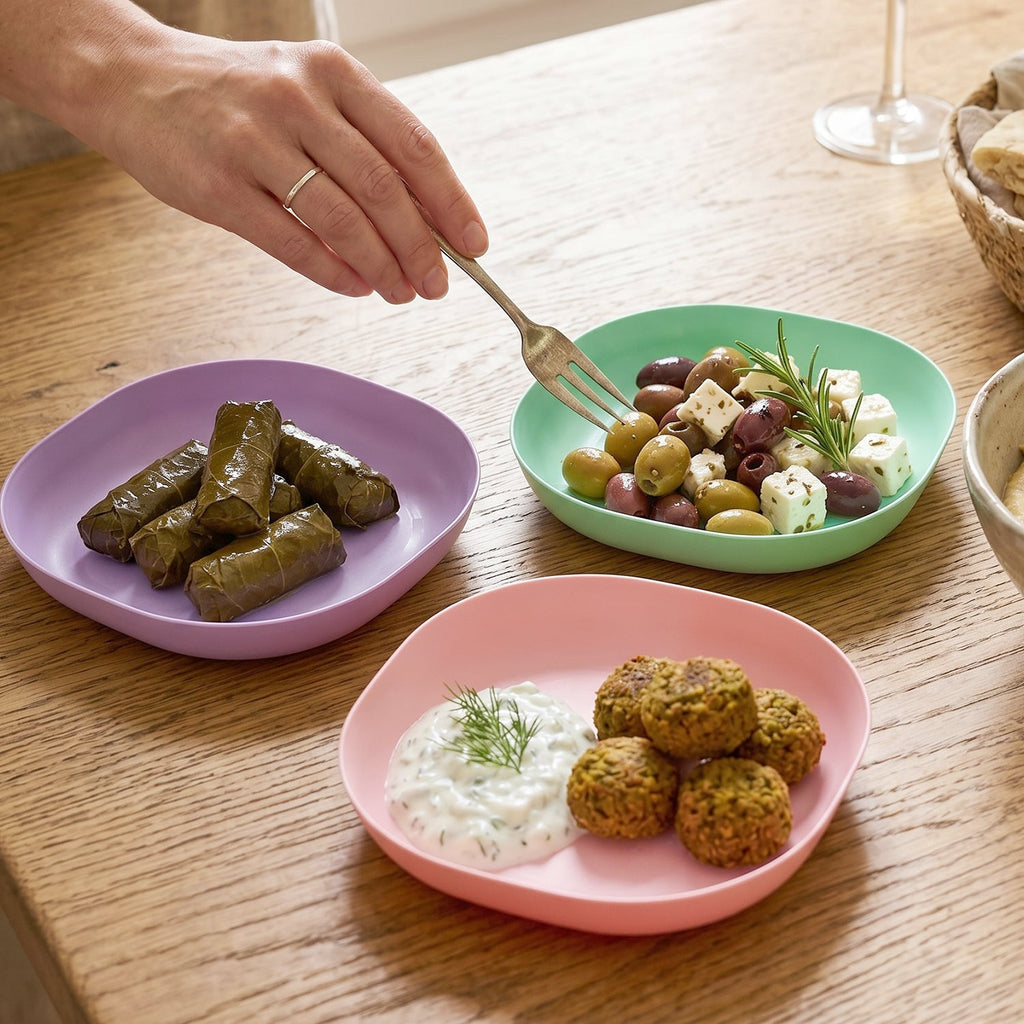 Compartment snack serving tray suitable for indoor and outdoor use
