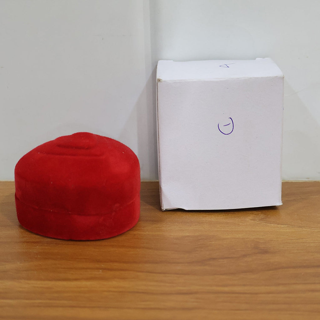 Compact velvet jewellery box suitable for travel and personal ring storage