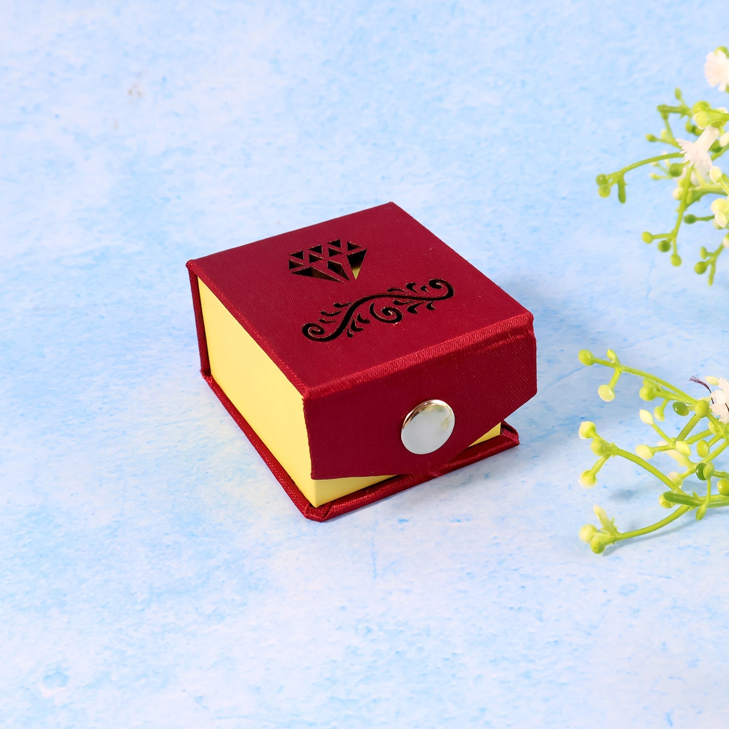 Compact ring case with secure snap closure and velvet cushion