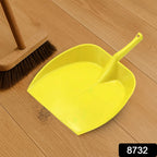 Close-up of the durable plastic long handle dustpan.