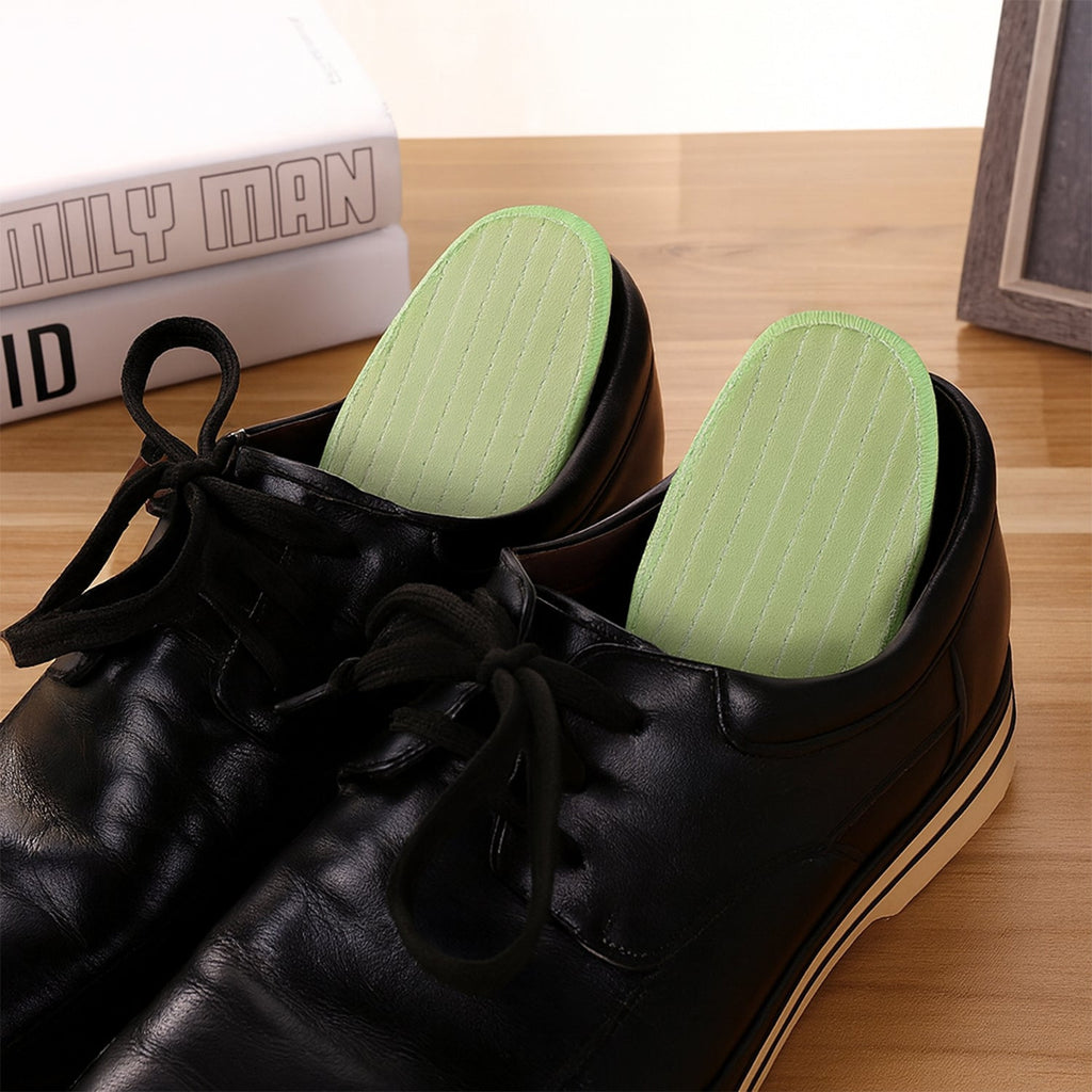 Shock-absorbing men’s insoles for size 42 shoes providing foot support