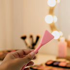 Silicone spatula tool for applying face cream hygienically