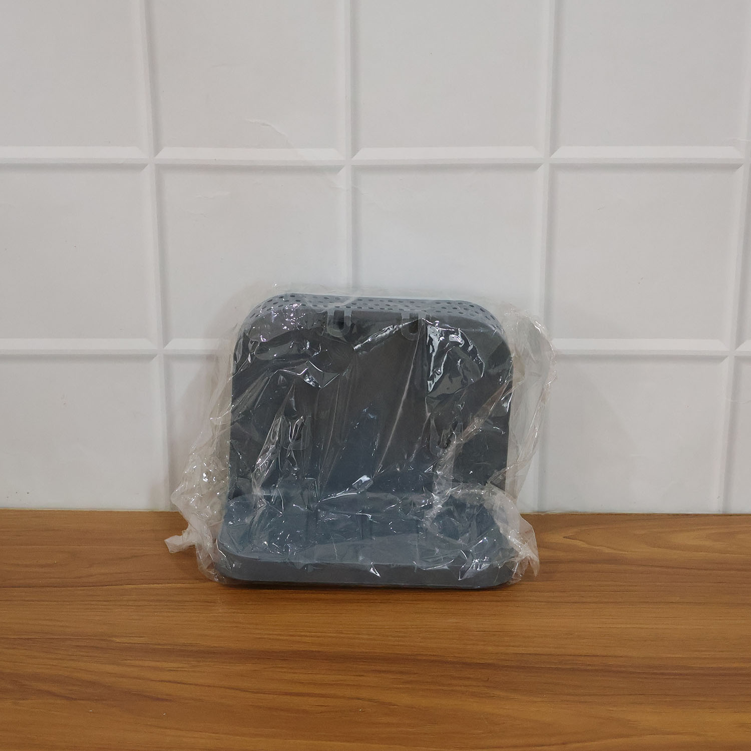 Bathroom or kitchen hanging storage basket for sponges and soap