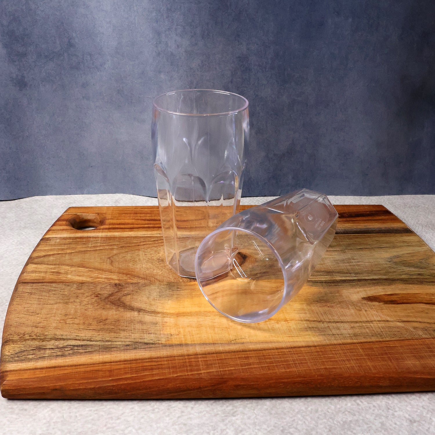 Drinking glasses in transparent plastic with unbreakable design from smoothie glass set