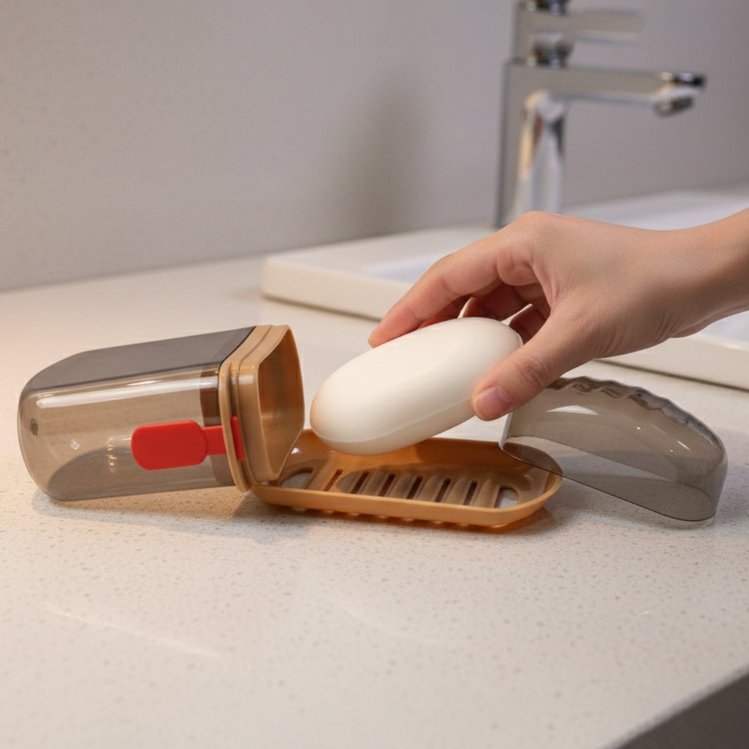Compact plastic soap case suitable for travel and home use