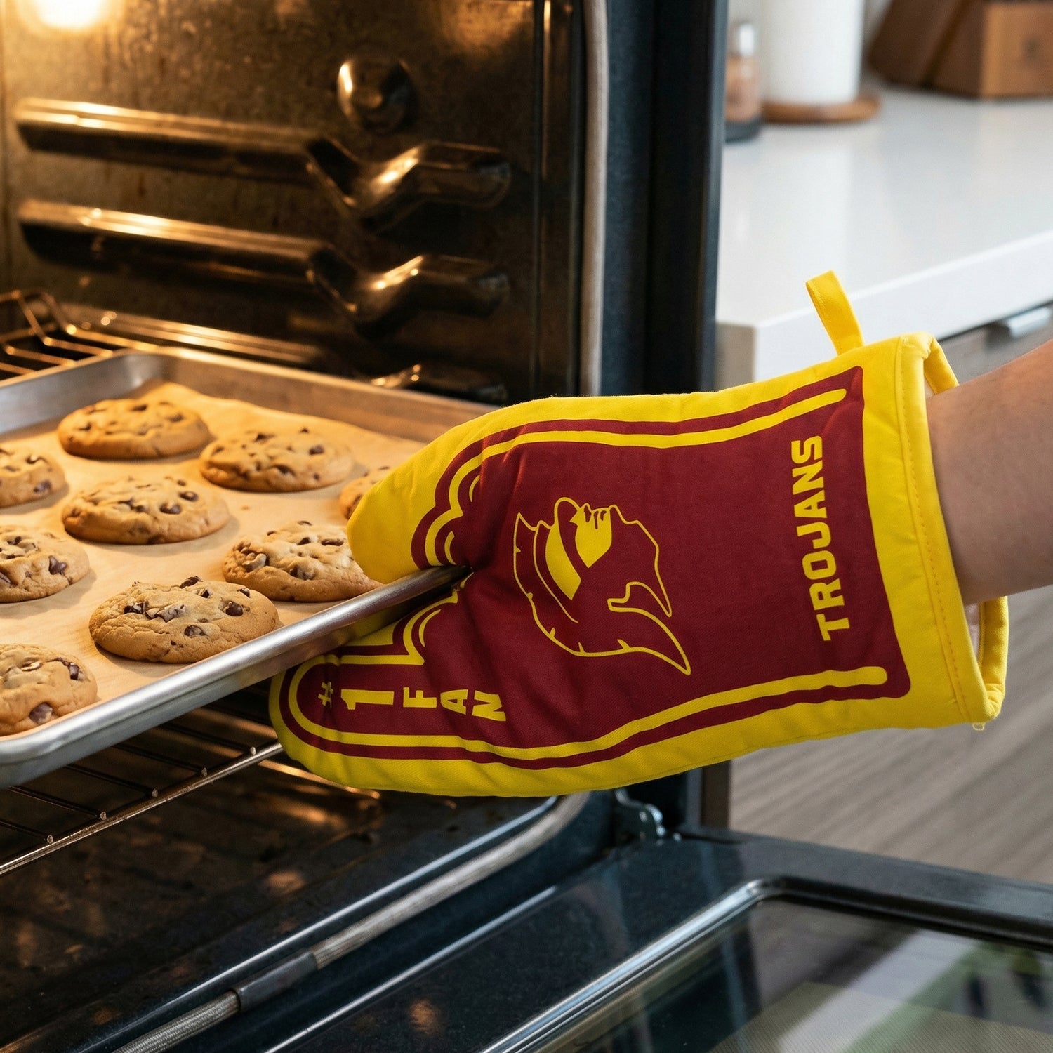 Durable heat protection oven mitt for bakery and grilling