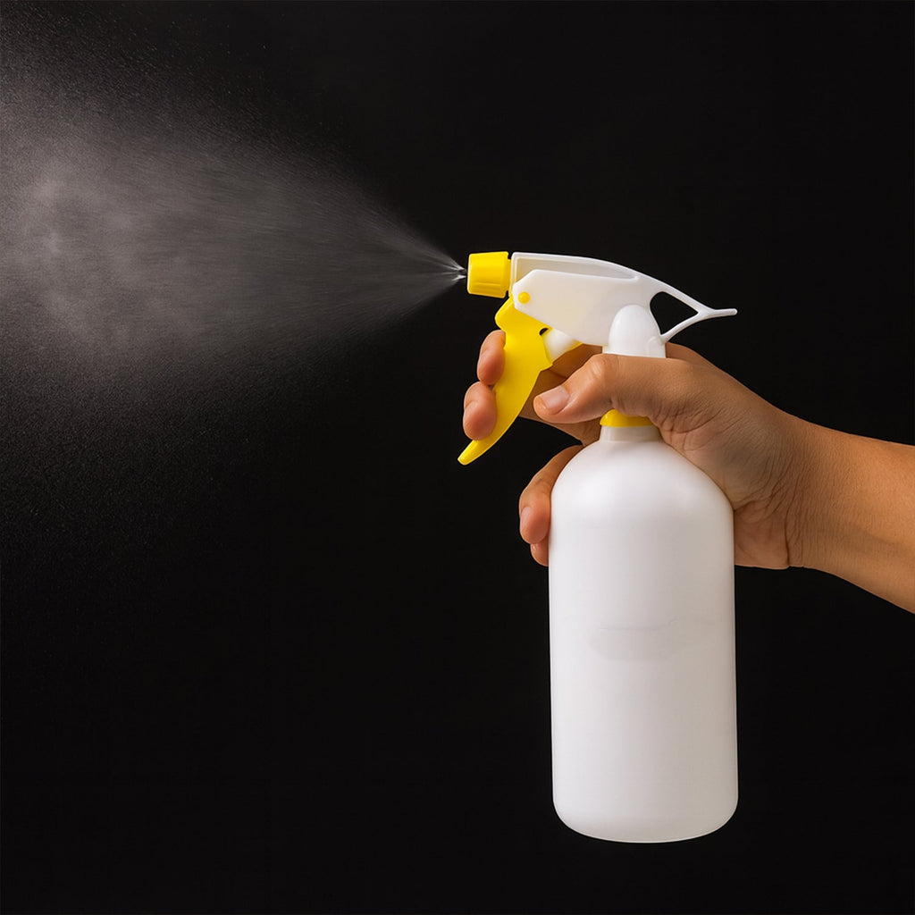 Ergonomic trigger of the floral plastic spray bottle 500ml for comfortable misting action