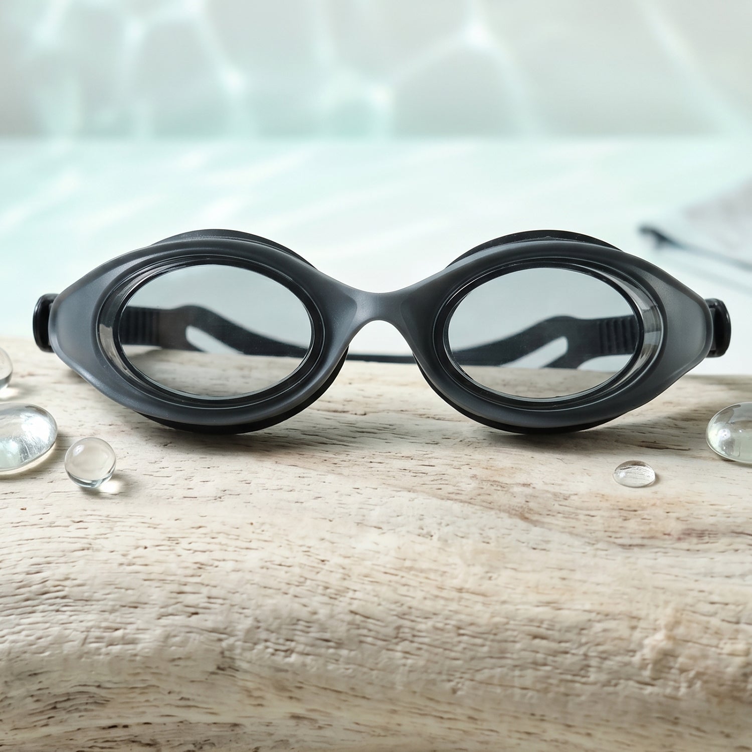 Protective childrenÕs swimming goggles for outdoor use