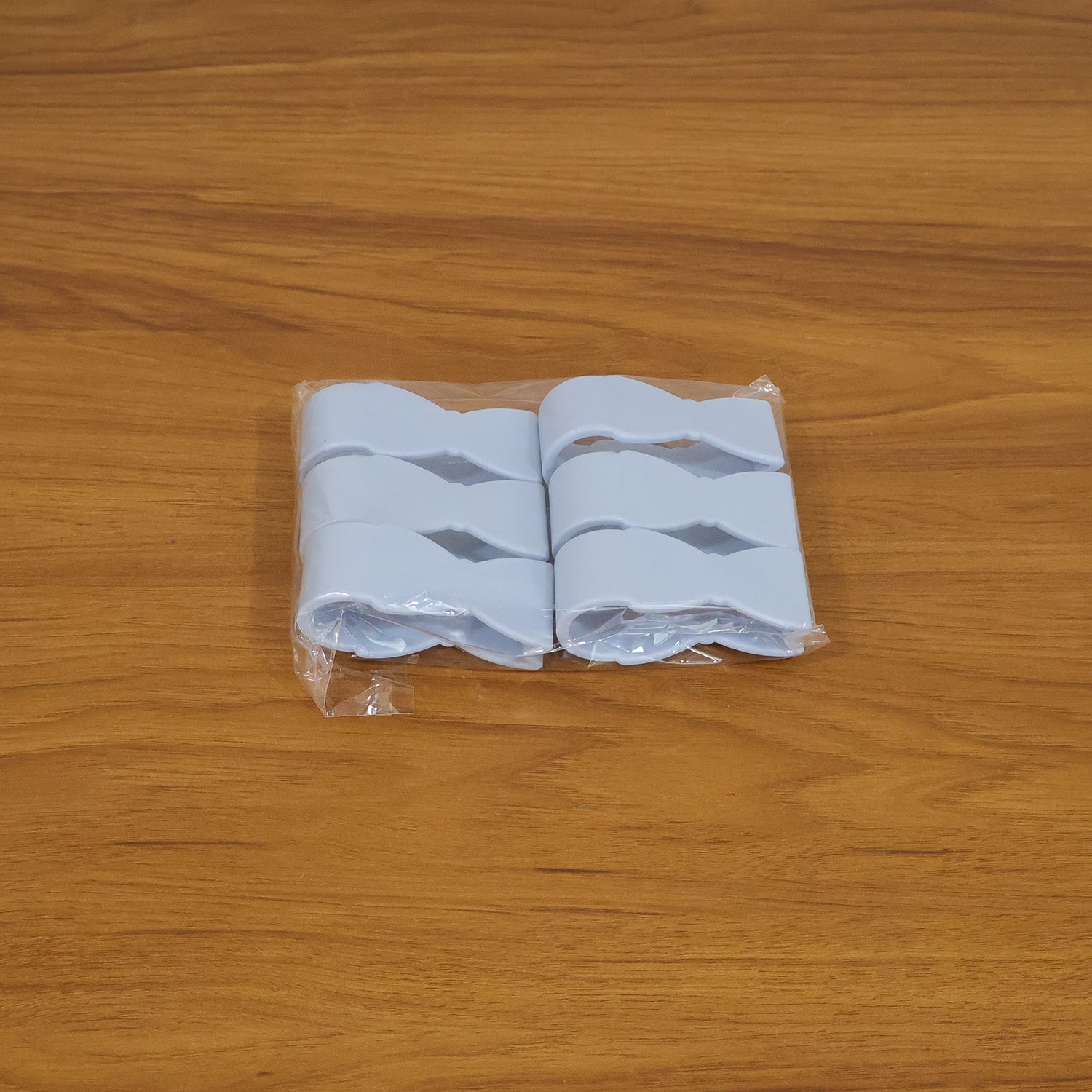Multipurpose clips securing towels & cloths on various surfaces