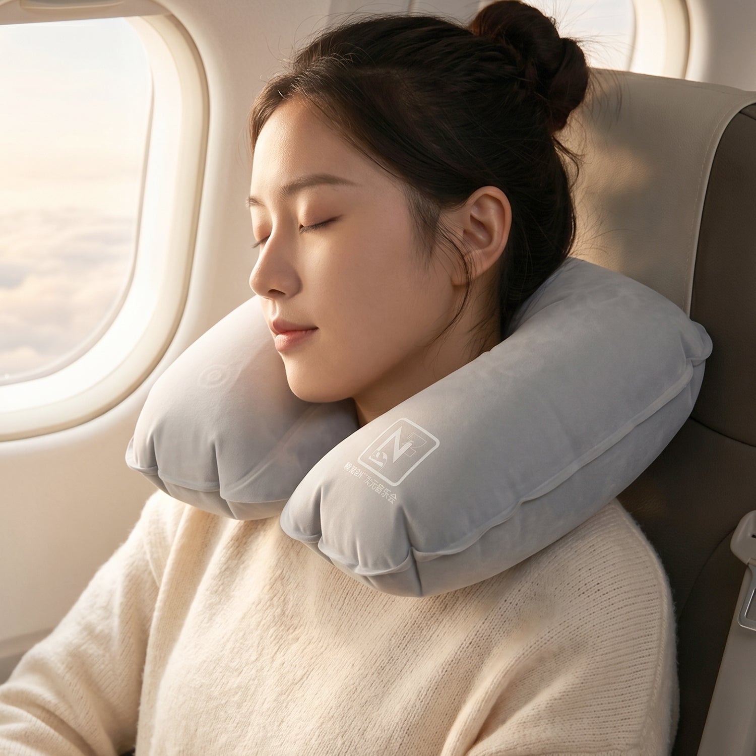 Lightweight travel comfort set for long journeys