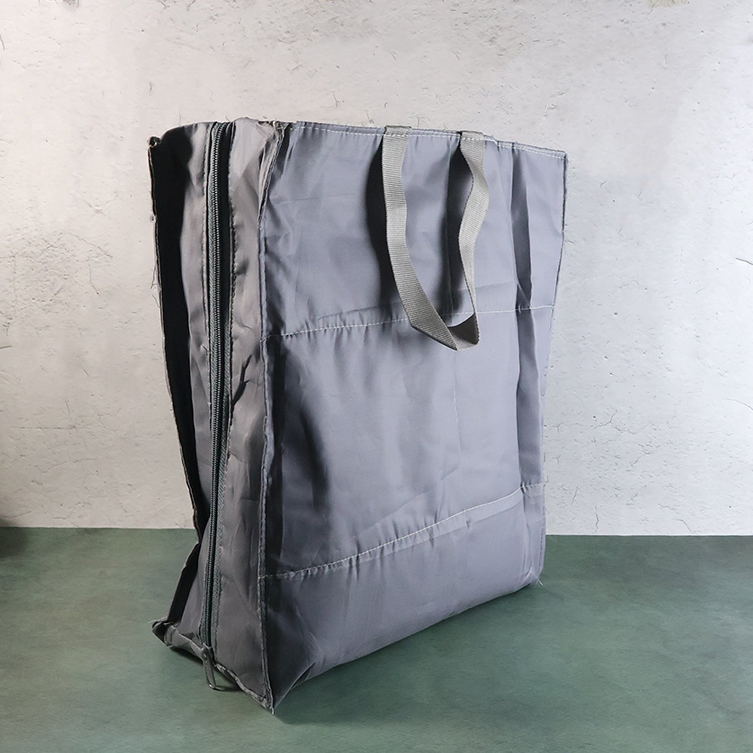 Lightweight and foldable shoe storage bag ideal for travel packing