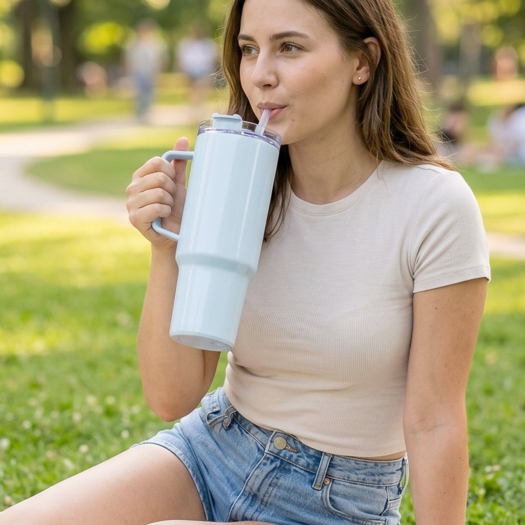 Portable large capacity travel tumbler suitable for outdoor and commuting.