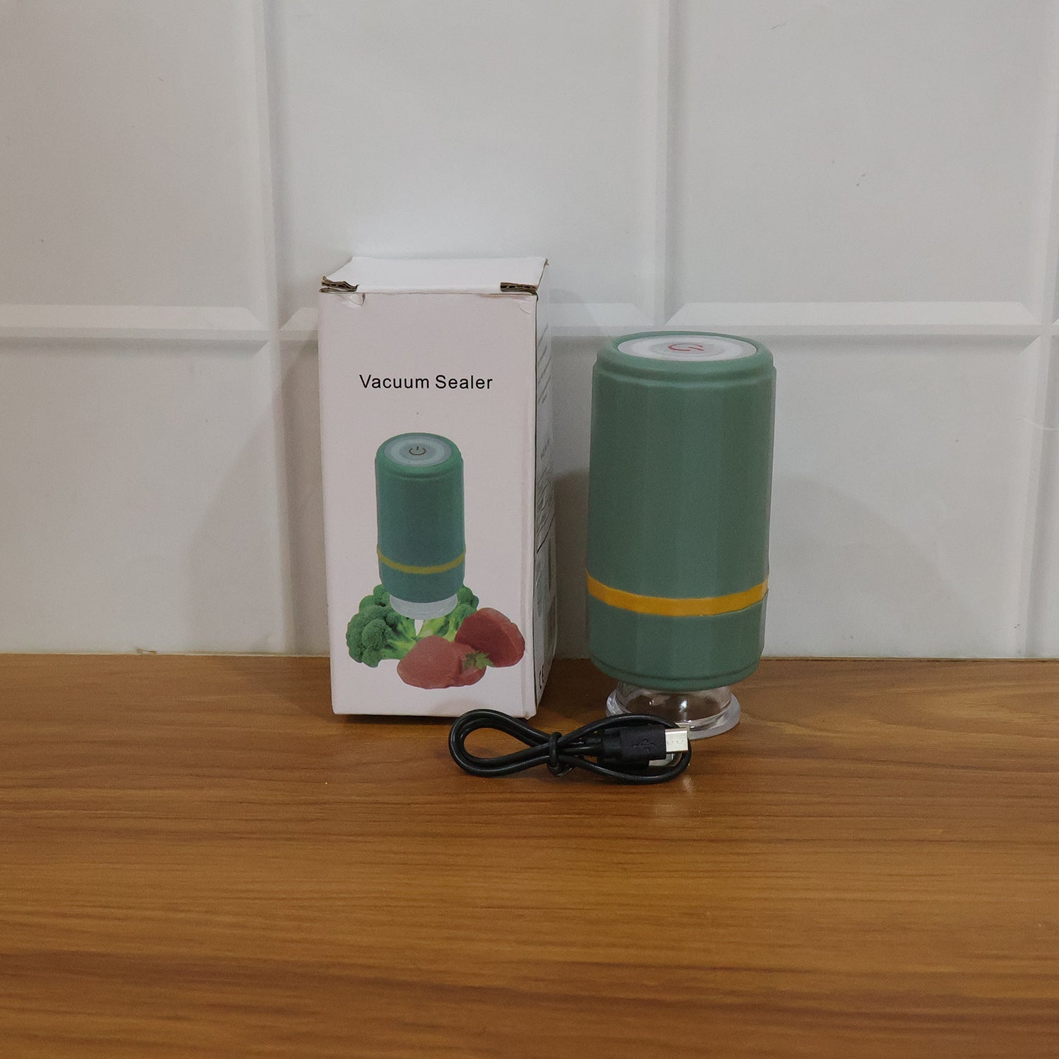 compact vacuum sealing device for food
