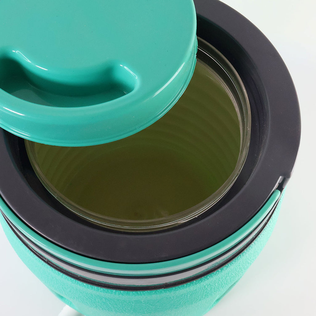 Top view of insulated water jug 4 liters showing lid design