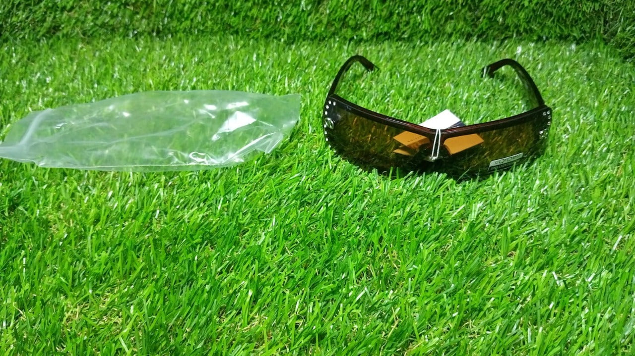 Unisex Retro Driving Sunglasses with a classic vintage frame, suitable for daily wear.