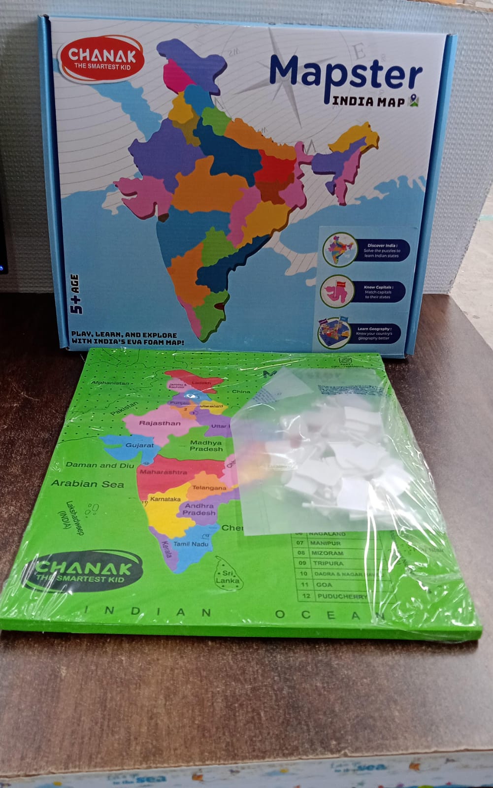 Kids playing with India Map Puzzle to learn states and capitals
