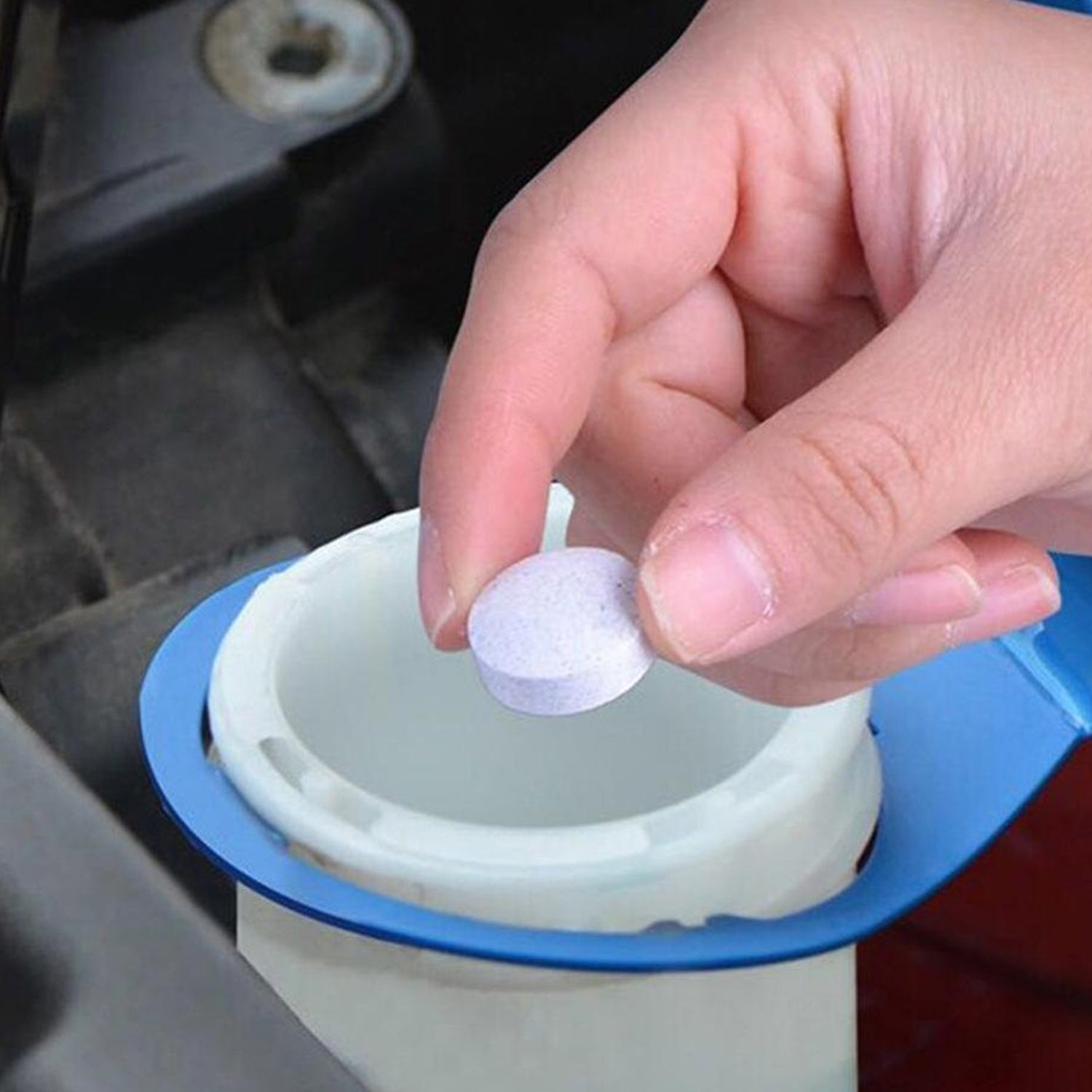 Auto windshield wash tablets for clear view