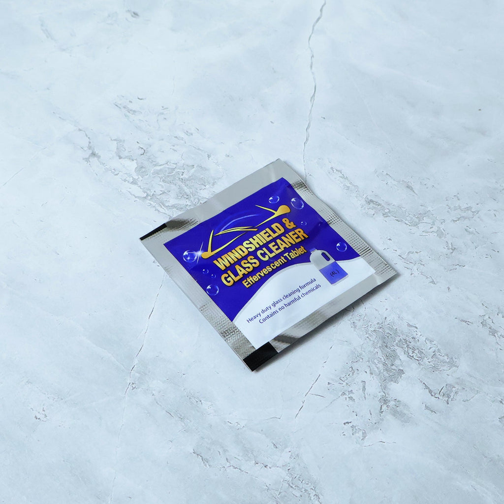 Compact effervescent tablet for car windshield cleaning