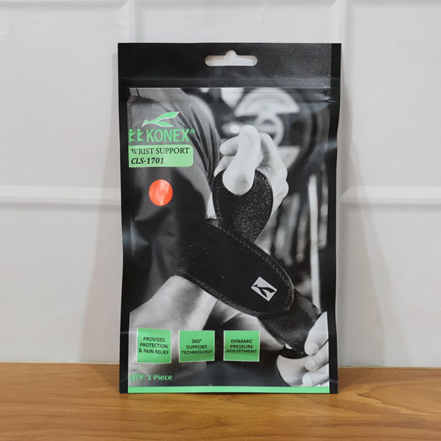 Retail packaging of wrist support brace with thumb loop