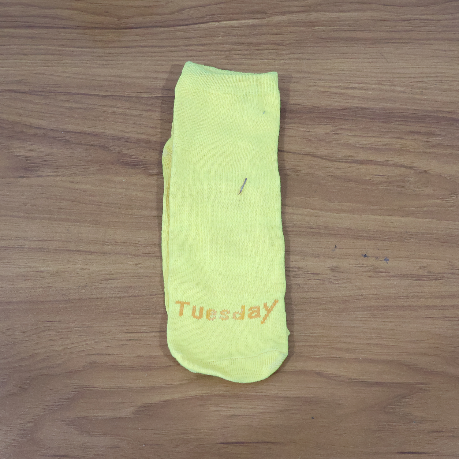 Lifestyle image of yellow casual crew socks in use