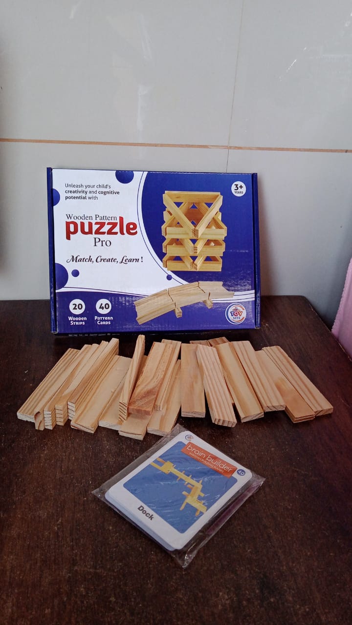 Packaging of the Wooden Pattern Puzzle set, showing contents and age recommendation.