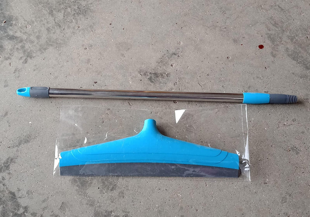 Packaging of the Pro Clean adjustable floor wiper, highlighting key features.