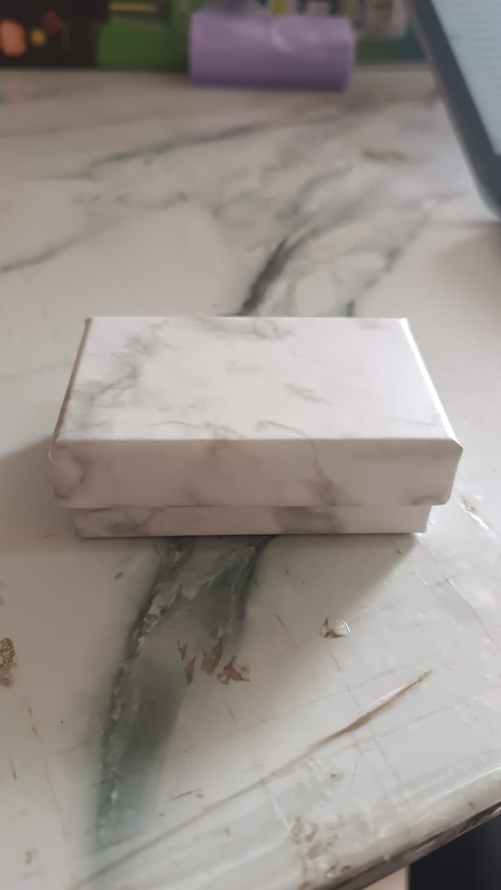 Compact 8x5 cm marble jewellery gift box with soft velvet interior