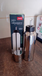 Full length stainless steel oil pourer with ergonomic and modern design