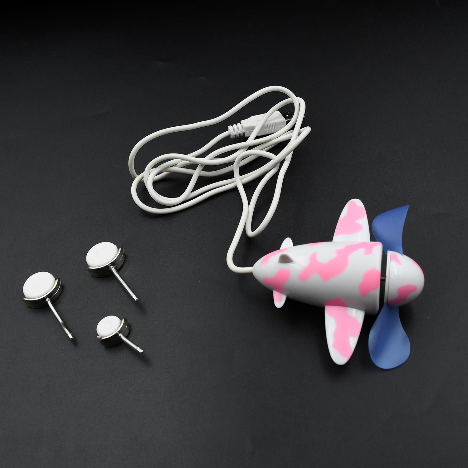 Energy-saving USB plane fan, ideal for long hours of computer use.