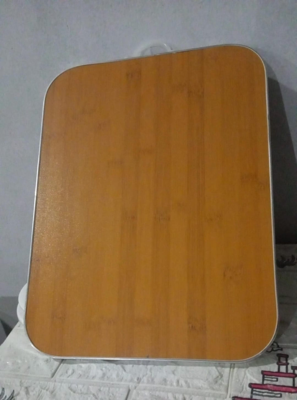 Detailed comparison highlighting the benefits of a bamboo cutting board over steel.