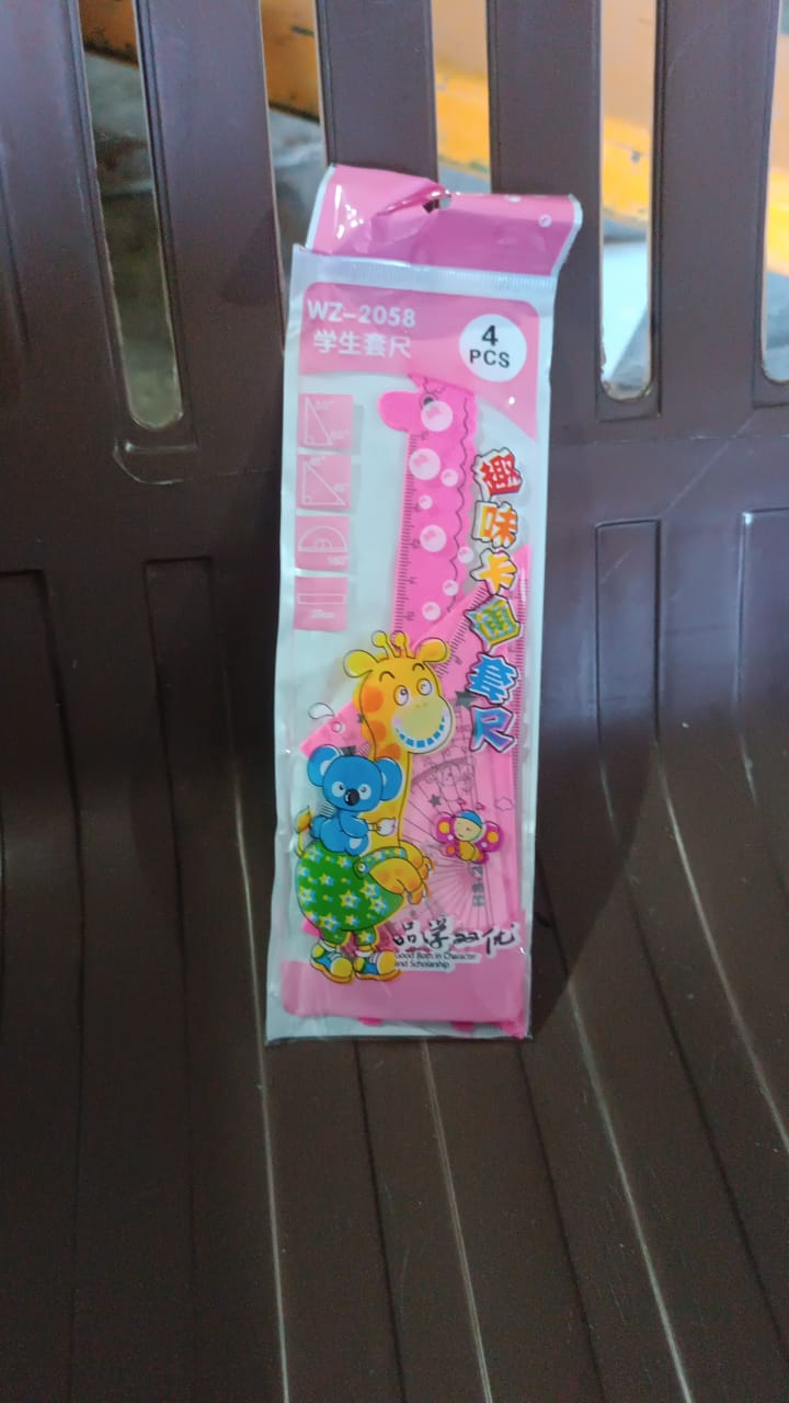 Packaging box for giraffe ruler set showing product branding and design