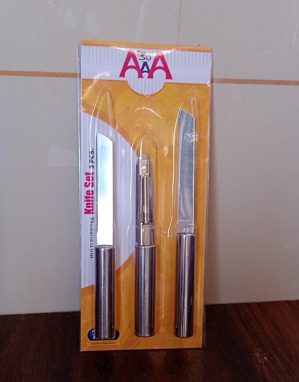 Cisora kitchen knife with an ergonomic non-slip steel handle for comfortable grip