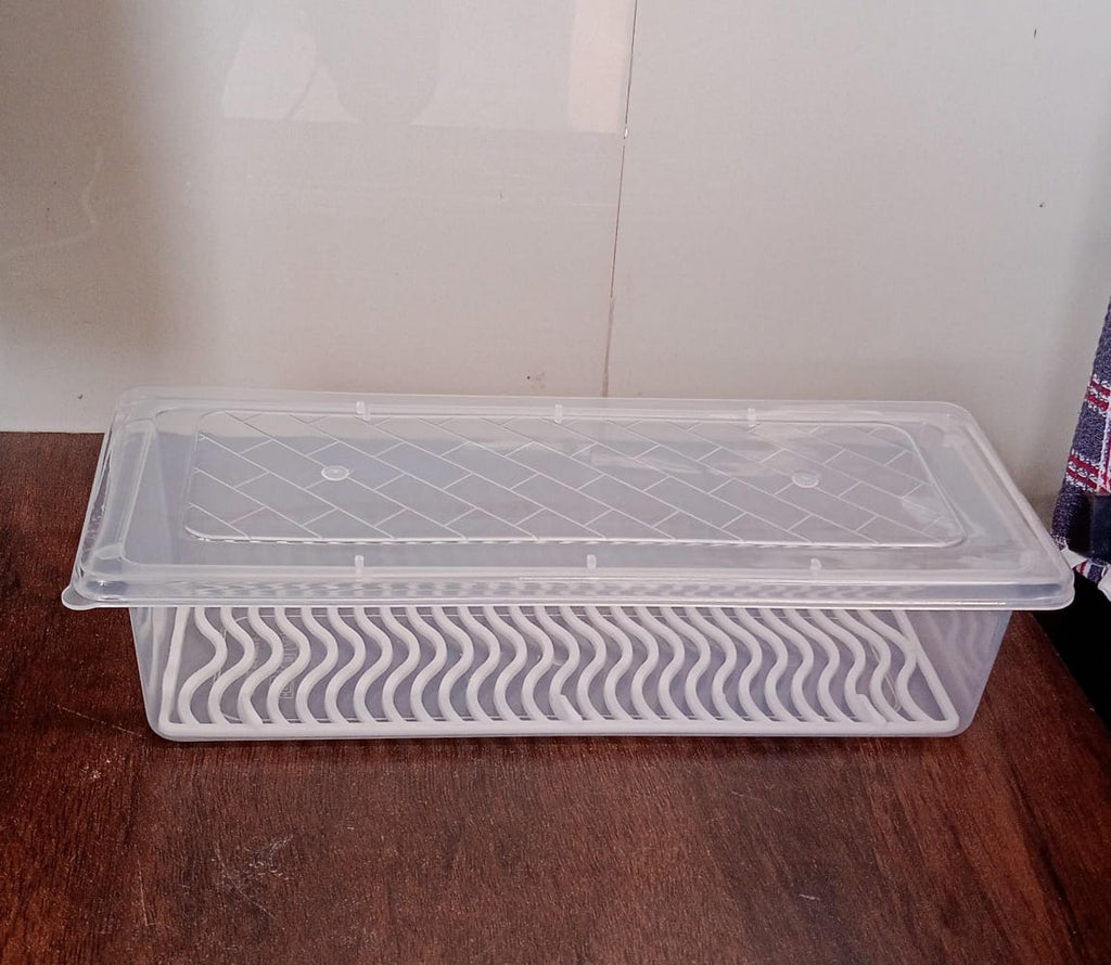 Side profile of the 1500ml food storage container, highlighting its compact design.
