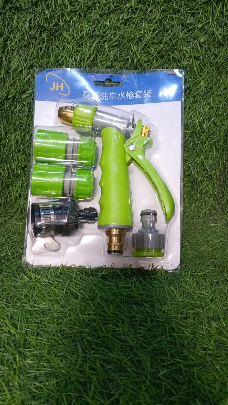 User demonstrating the adjustable settings of the water spray nozzle for car washing.