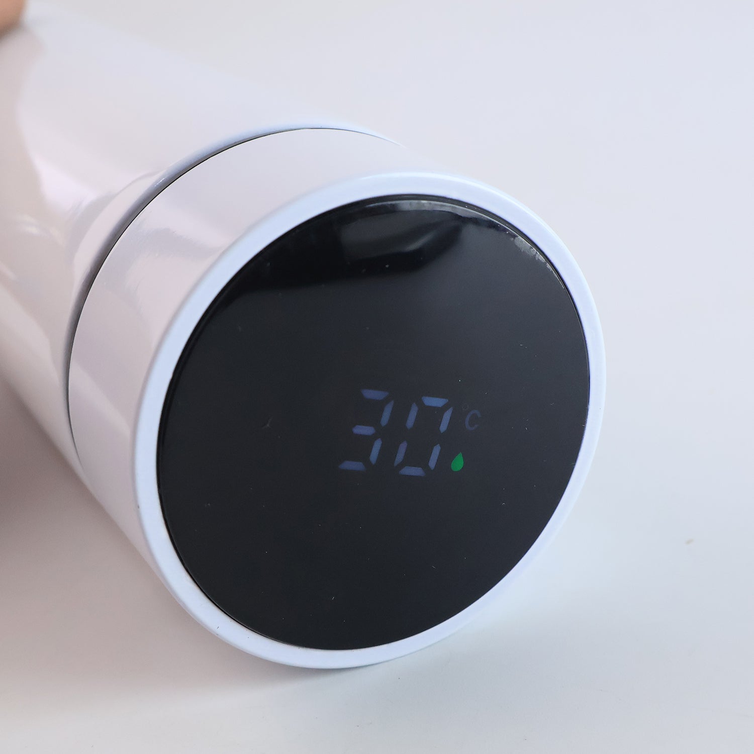 500ML insulated water bottle showing hot and cold beverage capability