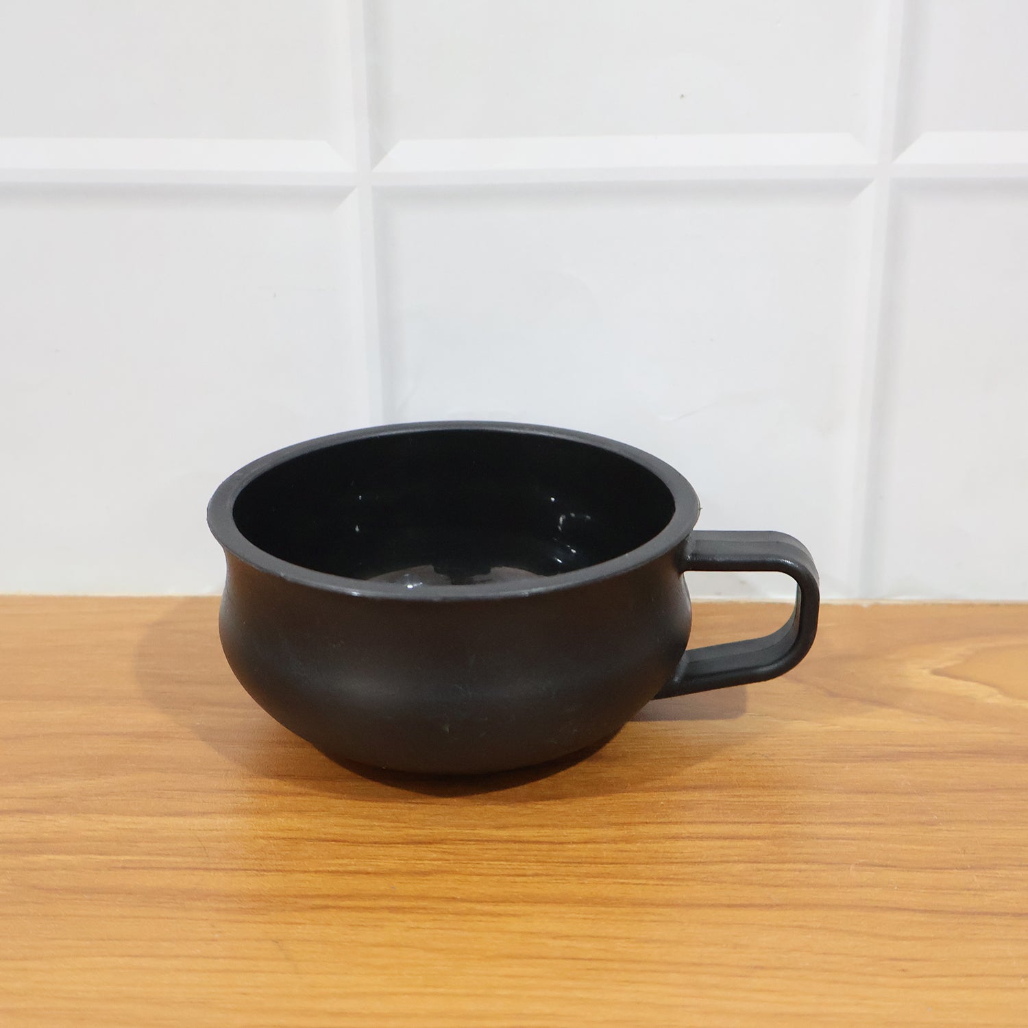Large capacity deep handle bowl in actual use with food