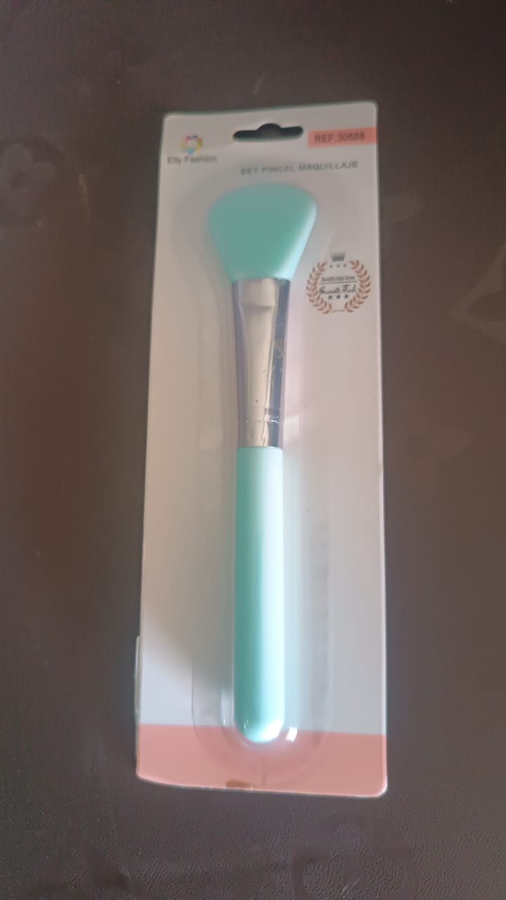 Flexible silicone tip face mask applicator brush with plastic handle