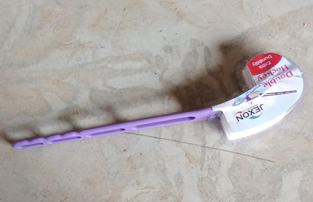 The unique double hockey stick brush for comprehensive toilet cleaning.